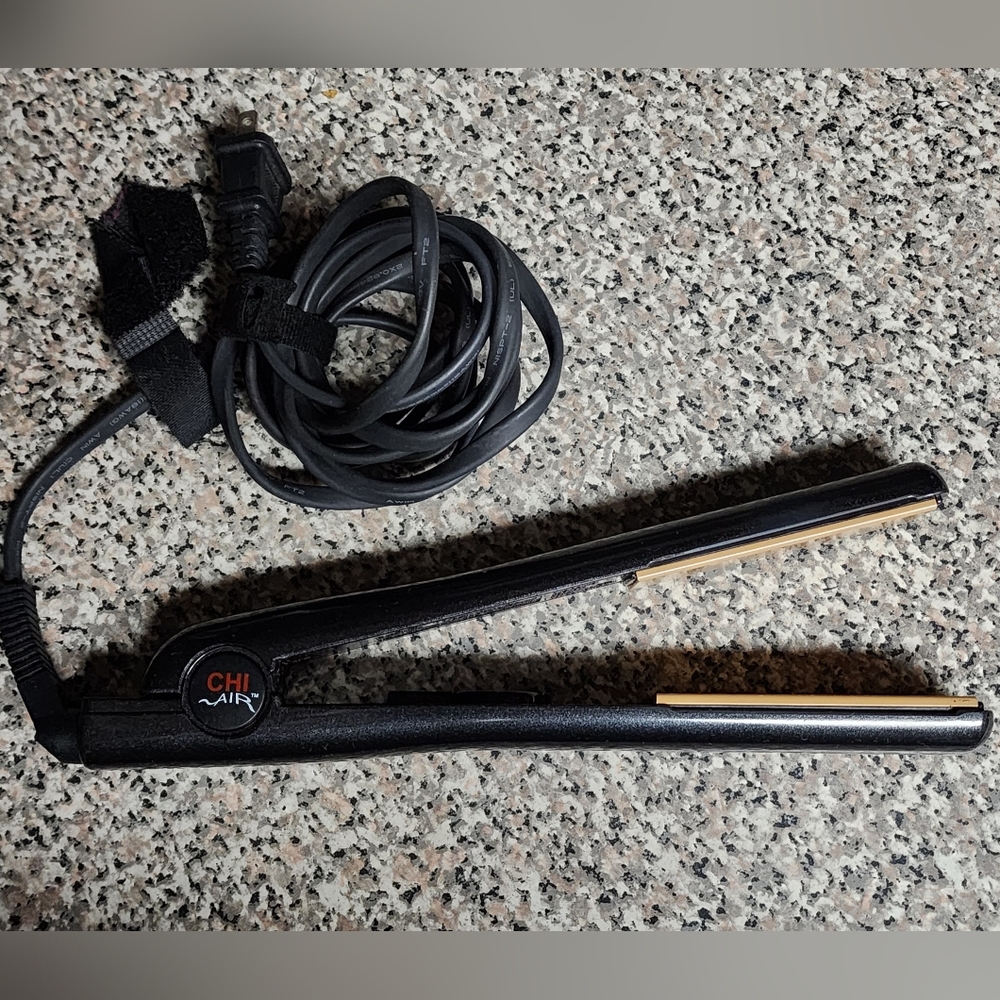 CHI Flat Iron Straightener